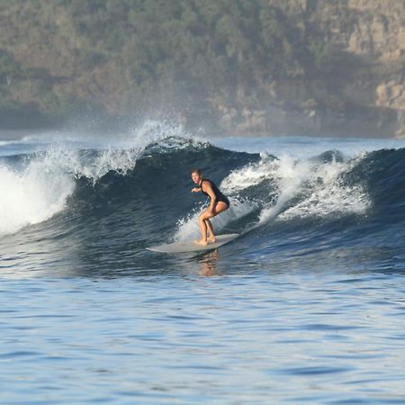 Tata Surf Hostel Kuta  外观 照片
