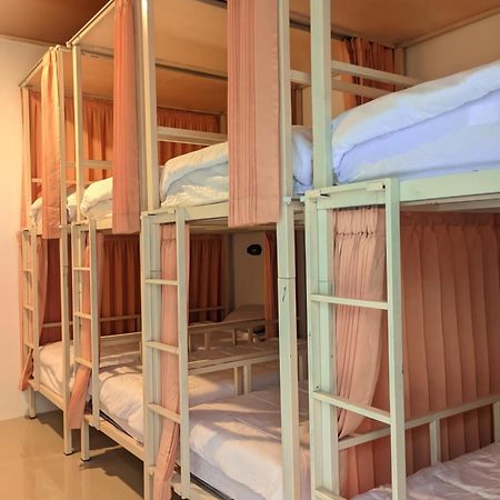 Tata Surf Hostel Kuta  外观 照片