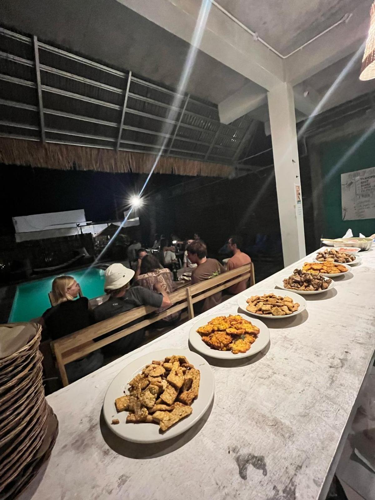 Tata Surf Hostel Kuta  外观 照片